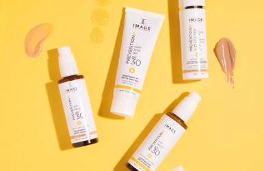 Как выбрать тональную основу, чтобы кожа выглядела живой: текстуры, финиш и типичные ошибки